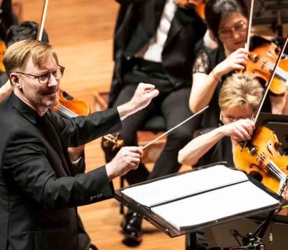 Benjamin Northey conducts the Sydney Symphony Orchestra.