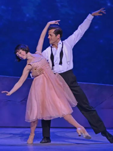 Leanne Cope and Robert Fairchild in An American in Paris (Wheeldon) Photo Dave Morgan